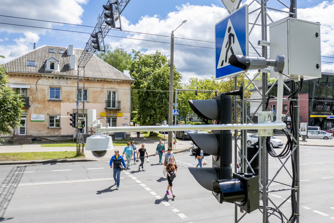 The automated monitoring system will detect three types of traffic violations at a specific intersection in the city – driving through red lights, making illegal turns and the illegal use of a bus lane